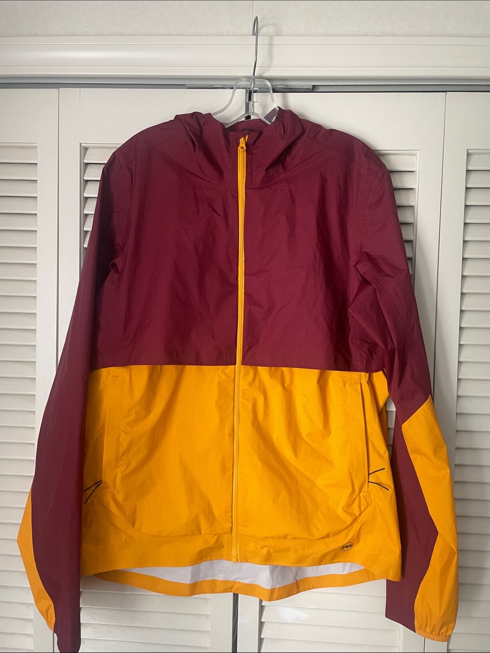 Janji Men's Rainrunner Pack Jacket - Maroon & Yellow Sz L  100% nylon Full Zip
